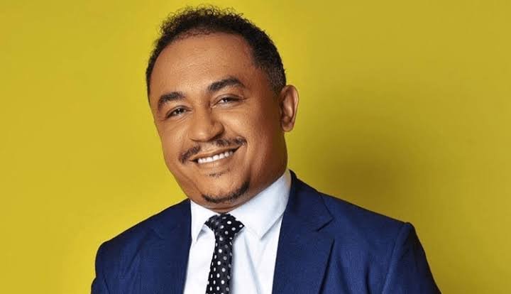 You dine with fraudsters but abuse Pastors – Nigerians slam Daddy Freeze